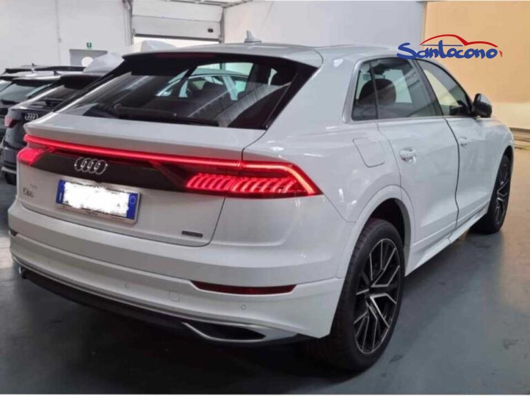 Audi-Q8-1a@3x